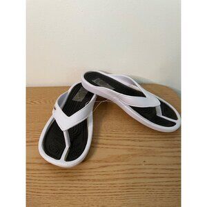 New Women’s Sport Flip Flops White size Small 6
